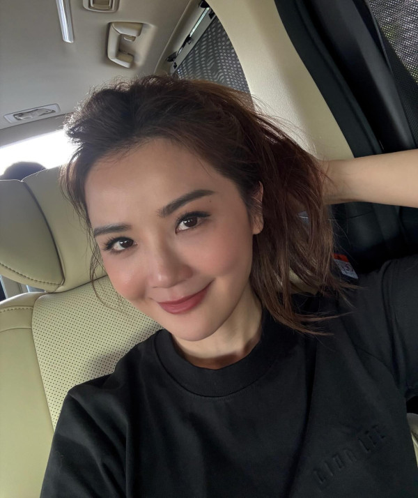 蔡卓妍阿Sa被爆蜜運中暗撻星級健身教練？睇演唱會被野生捕獲惹猜測︰曖昧中