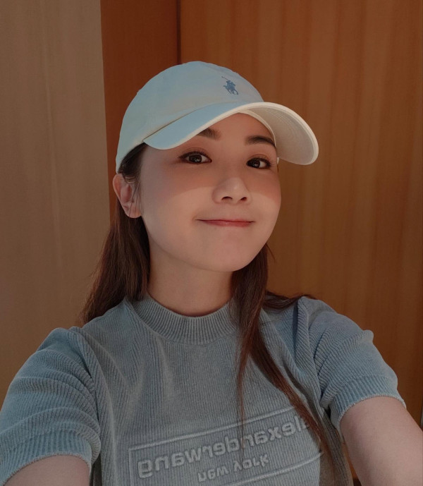 蔡卓妍阿Sa大仔大女生日IG貼全家福慶生 驚爆已為人母真正身份嚇窒網民