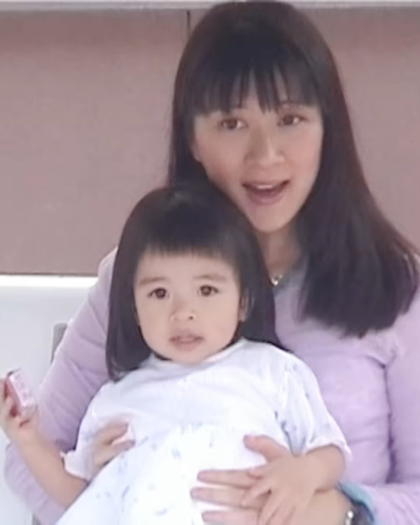  香港小姐2025丨港姐冠軍陳詠詩細妹靚樣曝光 姐妹餅印美貌顏值絲毫不輸家姐
