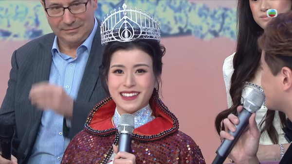  香港小姐2025丨港姐冠軍陳詠詩細妹靚樣曝光 姐妹餅印美貌顏值絲毫不輸家姐