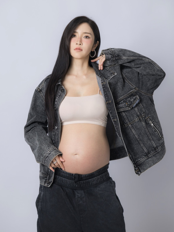 離巢TVB女藝人挺8月巨肚影孕婦寫真 準媽媽上圍再度升級獲激讚：身材100分