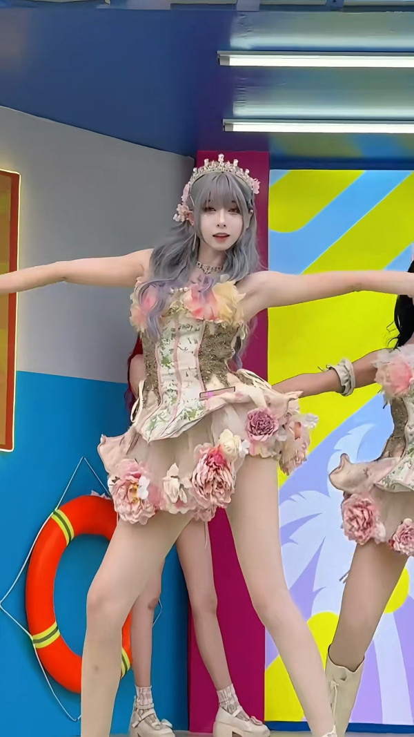 深圳歡樂谷女團表演被嫌低俗「擦邊」煞停！網民爭論竟勸不要多管閒事！ 