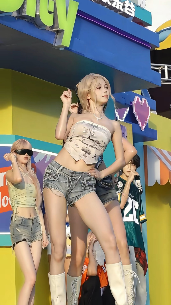 深圳歡樂谷女團表演被嫌低俗「擦邊」煞停！網民爭論竟勸不要多管閒事！ 