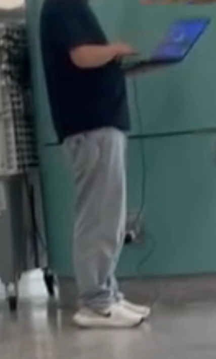 港人一年拼多多購500多件貨 反省「一半都用唔著」引熱議 網民：拼多多提供情緒價值