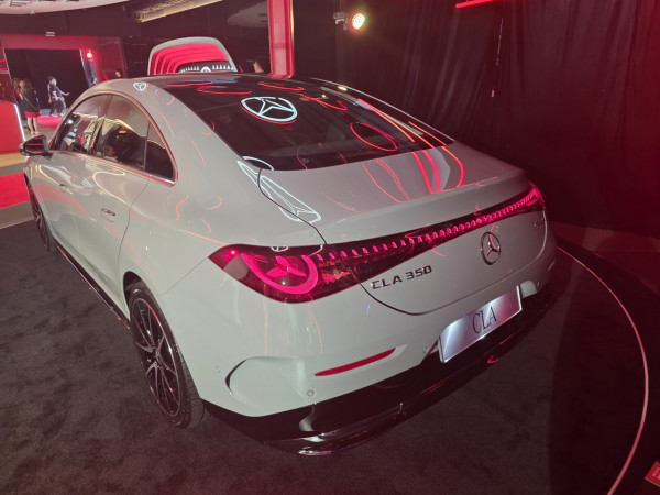 平治 CLA 純電革命 MBUX 智能系統電動車掀新標準 定價$49.9萬起 