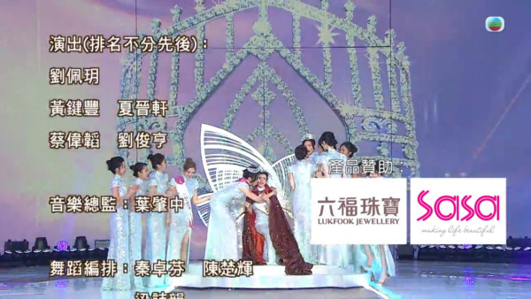 香港小姐2025｜冠軍陳詠詩無人祝賀疑被孤立尷尬場面流出 眾佳麗一窩蜂湧向亞軍季軍
