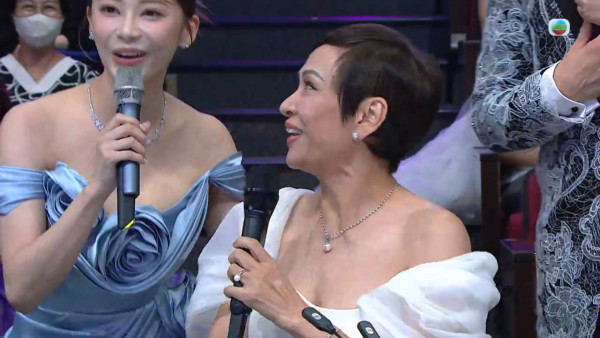 香港小姐2025｜余安安都係GM葉蒨文情侶檔CP粉 20秒望足12次姨母笑真實表情遭瘋傳