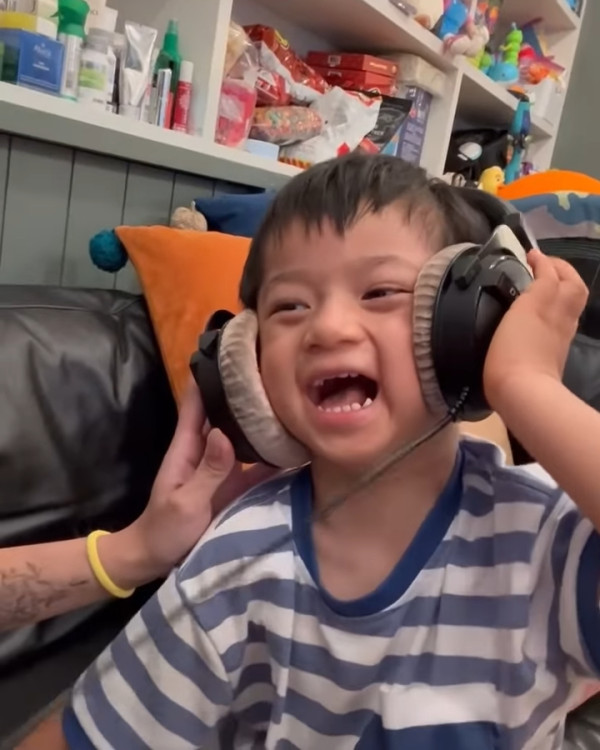何雁詩鄭俊弘天使仔仔開學上堂兩星期 入讀特殊幼稚園適應情況超預期