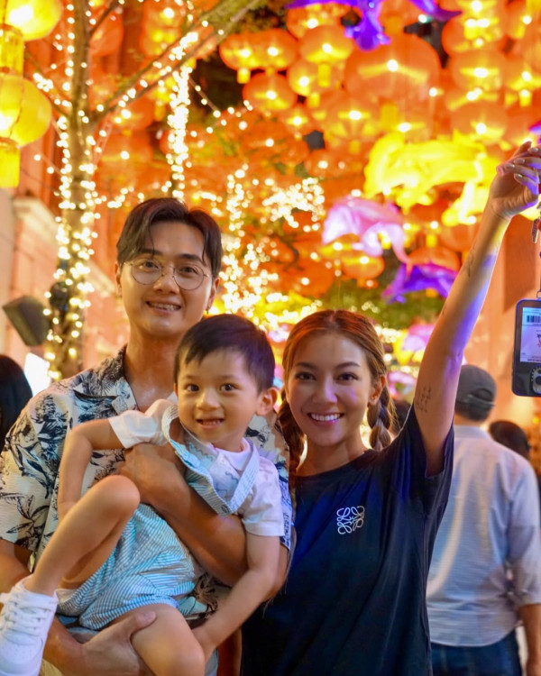 何雁詩3歲天使仔仔對肌膚接觸敏感 親揭睡夢中牽手成母子感動瞬間