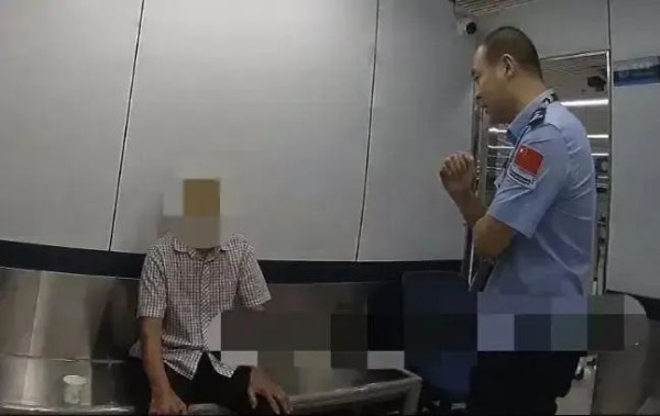 香港79歲老翁為討好女伴回鄉證改細十年！ 被查獲後竟要求警察為他做一事 