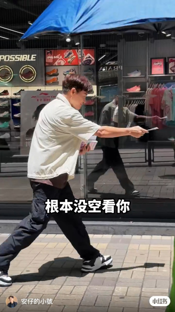 TVB視帝落街派傳單變「路人甲」竟冇人認出？苦笑擦淚極心酸︰根本沒空看你