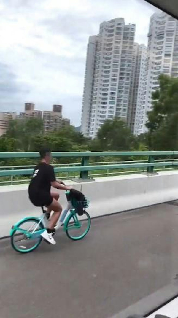 港人一年拼多多購500多件貨 反省「一半都用唔著」引熱議 網民：拼多多提供情緒價值