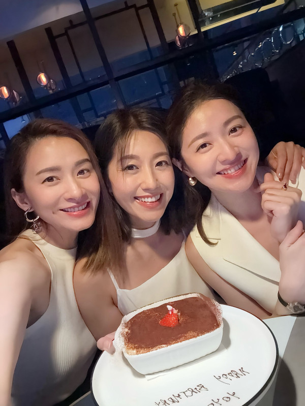 陳自瑤獲闊太閨密團豪華慶祝生日！三大凍齡美人同框如孿生姊妹驚艷網民