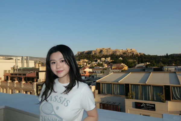 邱淑貞21歲二女沈日近照激減包包面 火辣身材愈大愈索驚艷網民︰靚過家姐！