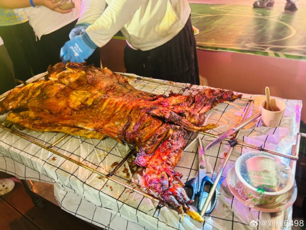 【中國閲兵】九三閱兵員工帶薪放假睇直播 老闆送烤全羊大餐超豪 