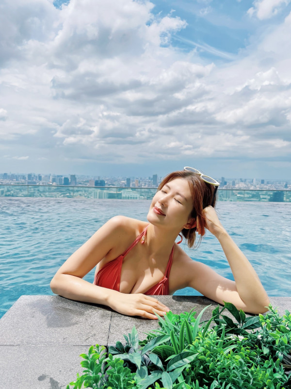 TVB小花旅行泳裝上陣勁火辣 曬驕人上圍長腿！餅印索妹選過港姐 