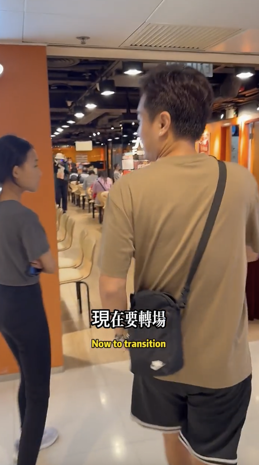 夫婦二人最後更要帶小朋友「轉場」到快餐店再吃一餐。圖片來源：小紅書