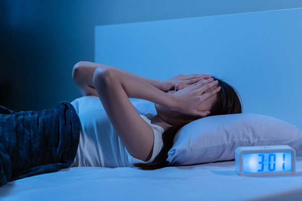 4款人氣助眠產品逐個睇！要瞓得好 究竟點先治標又治本？