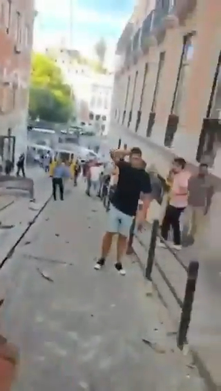 葡萄牙百年纜車出軌直撞大樓 葡萄牙百年纜車出軌直撞大樓