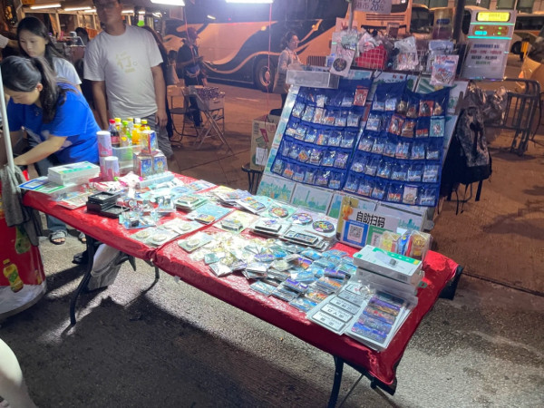 內地客呻金紫荊廣場變東門夜市 周圍都是簡體字 不明來歷小販賣八寶粥 