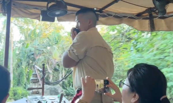 迪士尼樂園型男船長「大隻」身材成焦點！港式幽默俘虜遊客疑揭舊照：變化好大