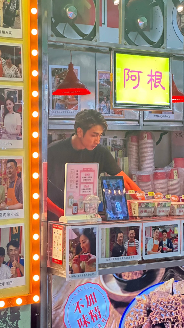 澳門網紅牛雜店驚現山寨版吳卓羲？網友大讚勁靚仔即場抄牌 