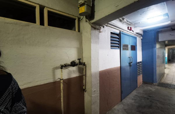 港人獲派彩虹邨公屋近垃圾房單位！恐怖走廊似拍「鬼片」網民分析3大原因勸即刻要
