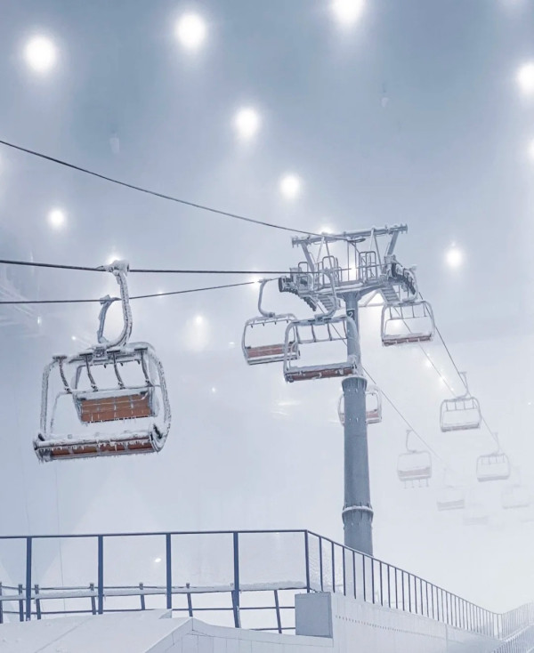 華發冰雪世界「見底」！港客滑雪重摔縫12針 怒轟：水泥地板肉眼可見 