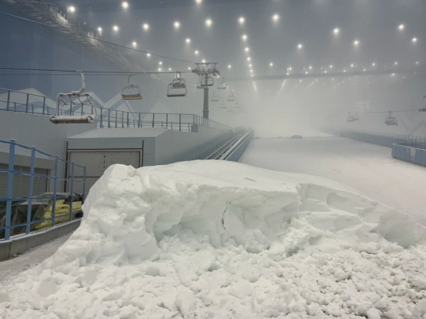 華發冰雪世界「見底」！港客滑雪重摔縫12針 怒轟：水泥地板肉眼可見 
