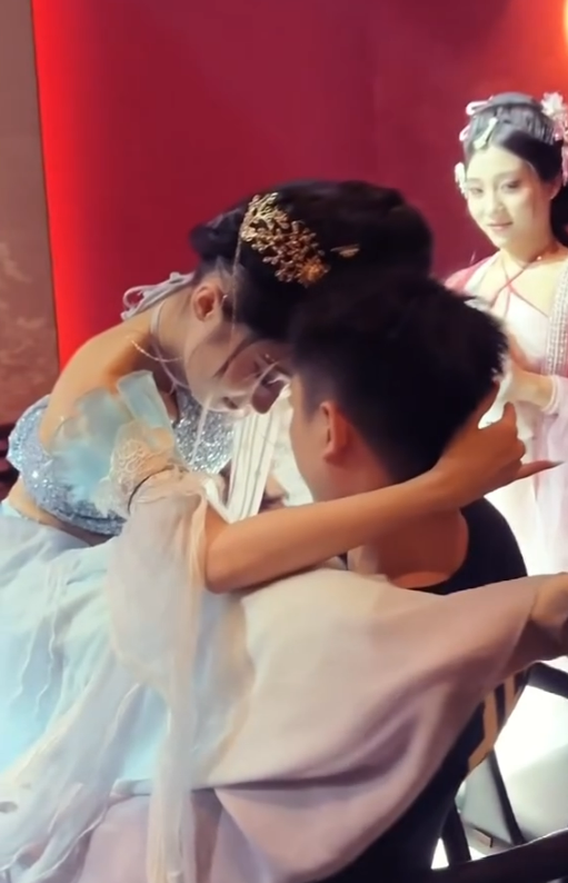 內地酒吧有1特別服務網友起哄！香港網民笑言：啲人好難唔北上… 