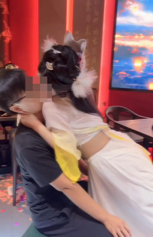 內地酒吧有1特別服務網友起哄！香港網民笑言：啲人好難唔北上… 