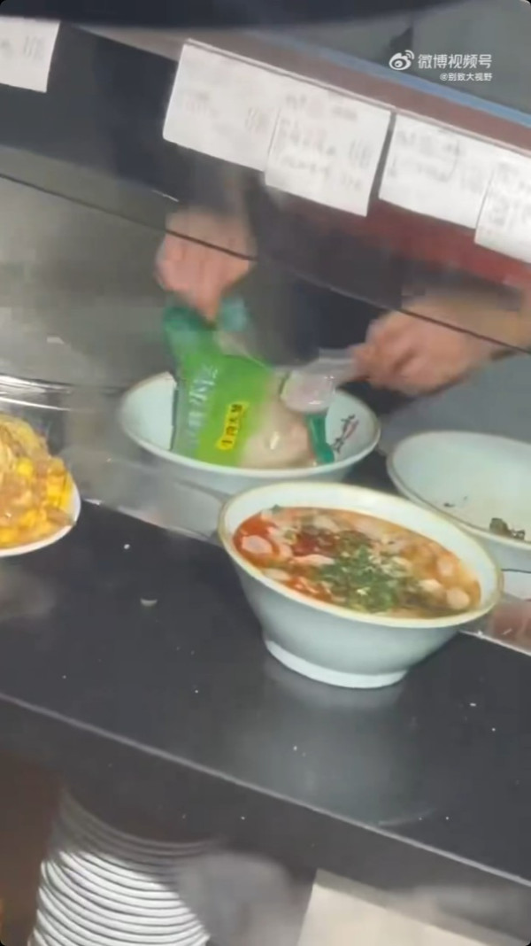 有片！北上注意深圳餐廳「獨門」秘方煮水餃！ 網民：現在能活著全靠命硬 