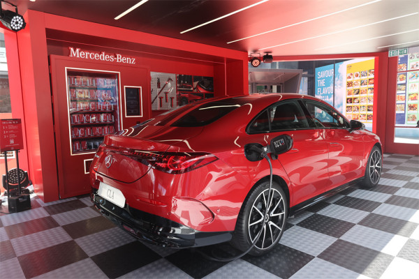 平治x藝術家OFFGOD:TATE AirSide 期間限定 CLA POPUP  展出生物藝術車