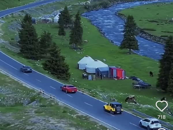 新疆獨庫公路（圖片：小紅書）