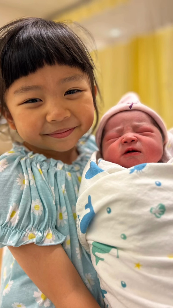 年度回顧｜盤點2025年娛樂圈16位新手爸媽 TVB模範夫妻結婚7年終報喜！呢位秘密生B最震撼！