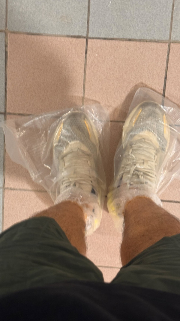 颱風塔巴｜打工仔自製「防水神器」返工唔濕身！網民驚呼崖广 建議用呢樣代替？