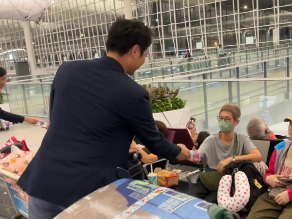 颱風塔巴｜8號風球襲港機場運作受影響 全日料百班機取消 機管局籲旅客及早查詢 