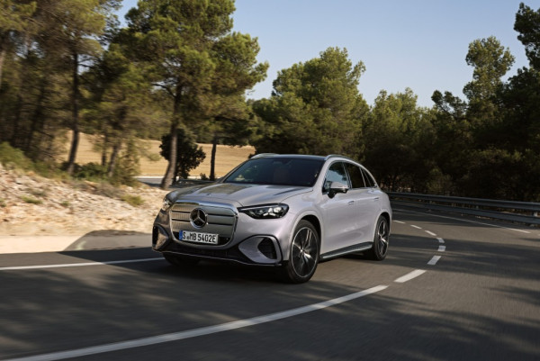 新一代平治 GLC EV 德國正式亮相 續航 713km 配備 39.1 吋巨型錶板