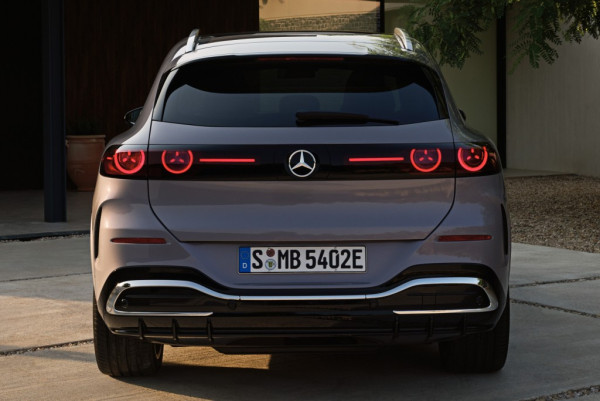 新一代平治 GLC EV 德國正式亮相 續航 713km 配備 39.1 吋巨型錶板