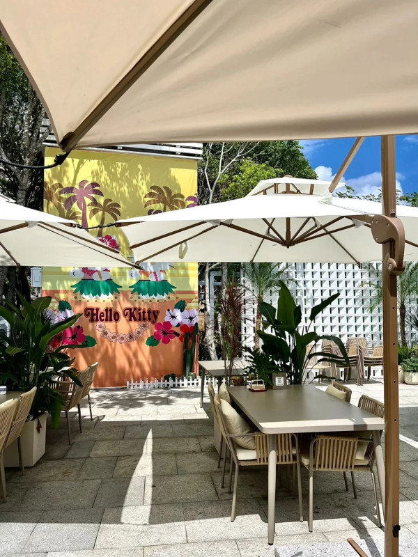 深圳南澳海邊Hello Kitty Cafe絕美打卡玻璃海!歎得意Kitty頭漢堡包附交通