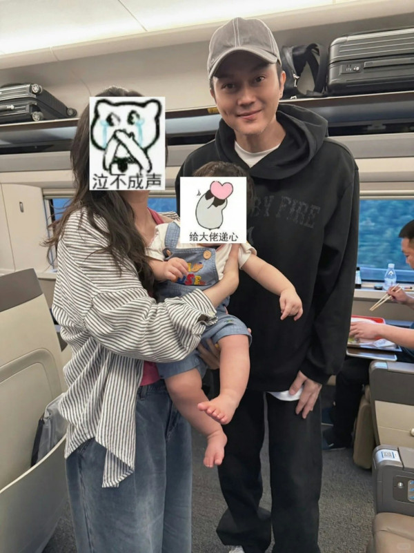 張智霖坐高鐵幫女乘客搬巨型行李 善心行為獲表揚上熱搜：又帥又穩 