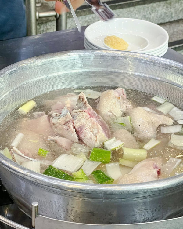 陳玉華一隻雞。圖片來源:IG@rongjingt 陳玉華一隻雞。圖片來源:IG@rongjingt