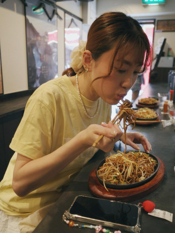 TVB人妻婚後升呢貴婦行頭！愛馬仕手袋當環保袋咁用？狂晒6位數私伙名牌極富貴