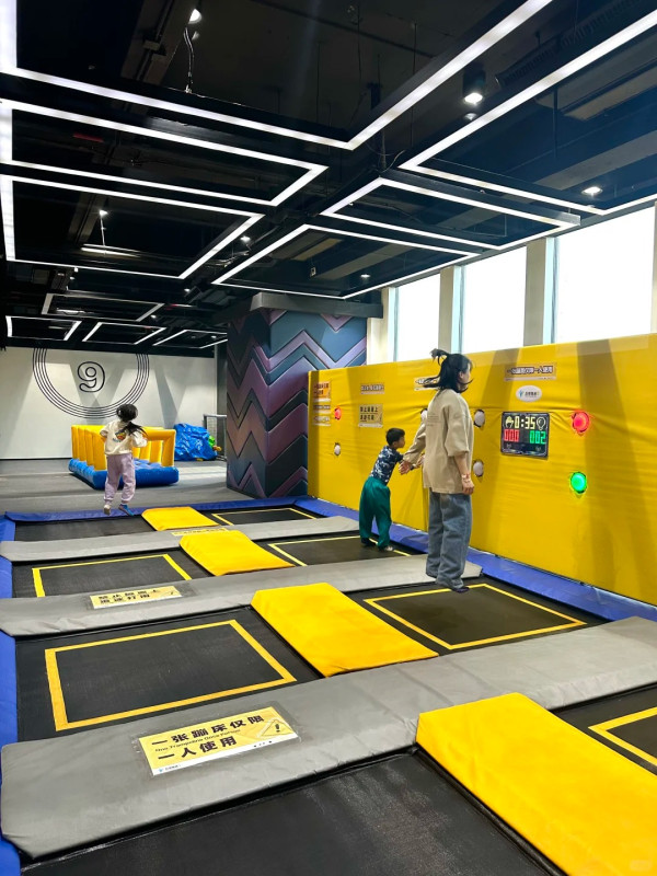 反彈蹦床公園。圖片來源：小紅書@蔥容花的粗面