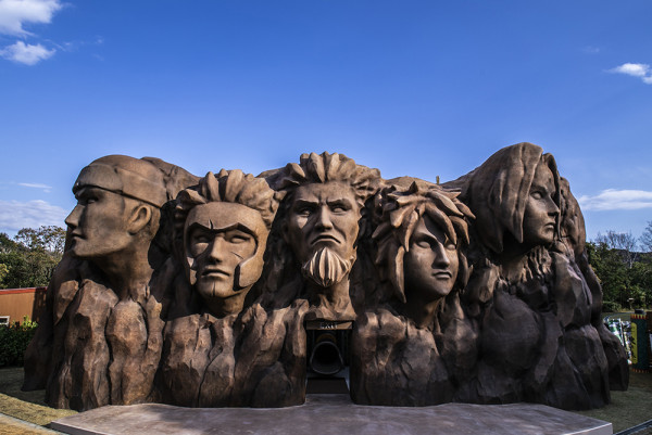 日本哥斯拉樂園宣傳照爆紅！三女生持槍迎擊巨獸 1個小細節網民笑翻 