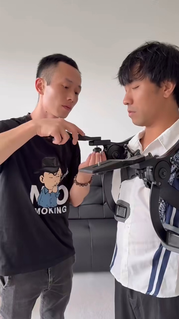 李金凱因一件事決定試裝金屬機械手 興奮自稱「變形金剛」：我有雙手了！