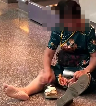 七旬婦機場崩潰！行李超重哭喊沒有錢癱軟在地 苦求地勤驚動警方結局讓人意外 