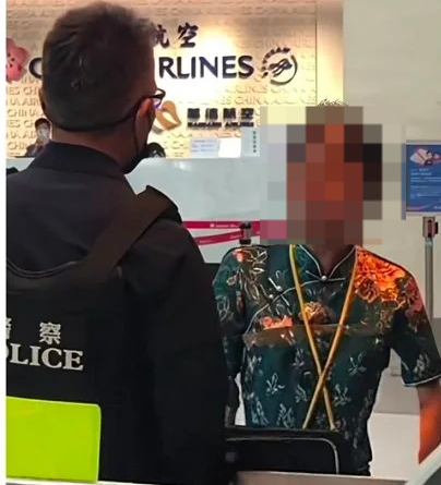 七旬婦機場崩潰！行李超重哭喊沒有錢癱軟在地 苦求地勤驚動警方結局讓人意外 