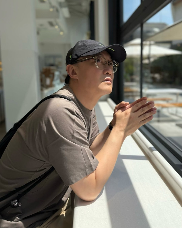 陳奕迅親生哥哥容貌曝光激似雙胞胎  倒模五官震驚網民：兩個人真的好像！