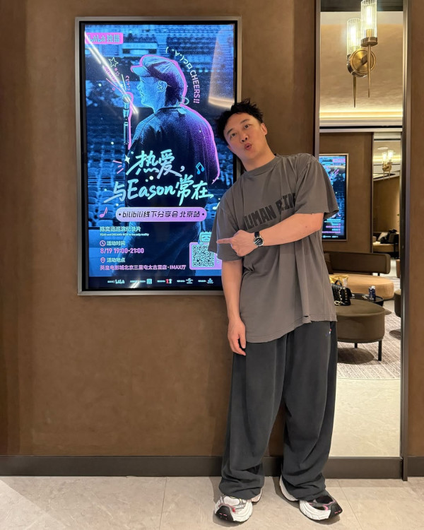 陳奕迅親生哥哥容貌曝光激似雙胞胎  倒模五官震驚網民：兩個人真的好像！